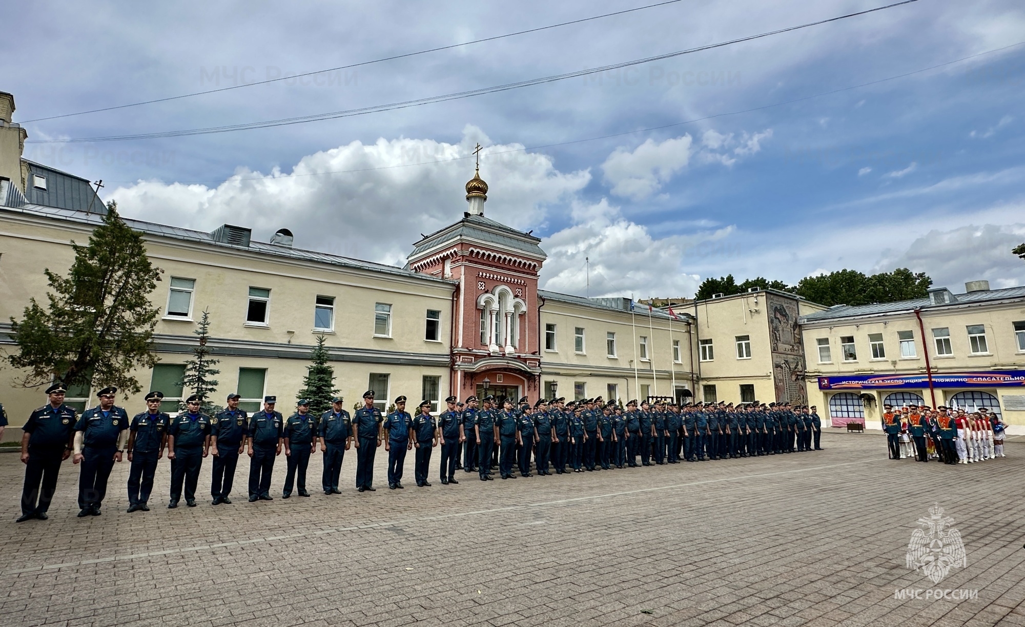 В столичном Главке МЧС состоялось торжественное мероприятие посвященное Дню России В столичном Главке МЧС состоялось торжественное мероприятие посвященное Дню России