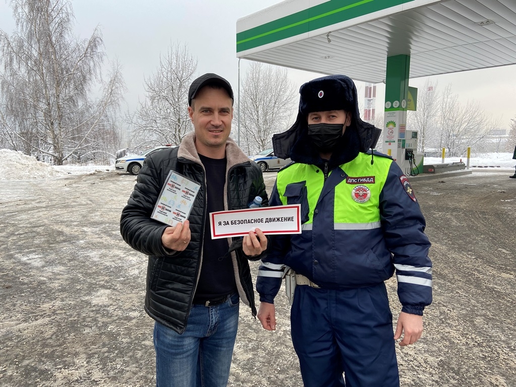 В ЮВАО сотрудники Госавтоинспекции организовали на автозаправочных станциях профилактическую акцию