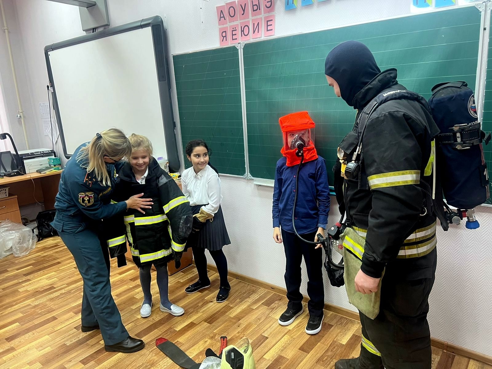 Школьникам ЮВАО рассказали об «огненной» профессии Школьникам ЮВАО рассказали об «огненной» профессии