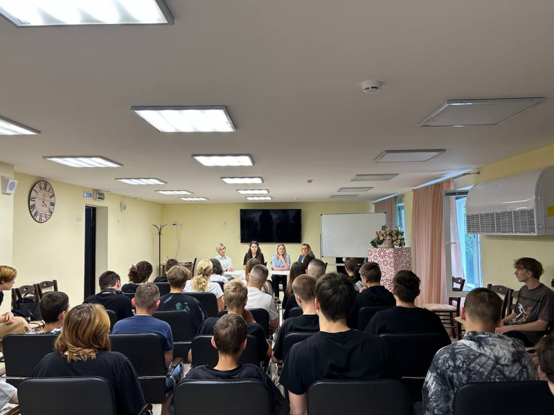 Полицейские и общественники Юго-Восточного округа Москвы провели профилактическую лекцию для воспитанников школы-интерната
