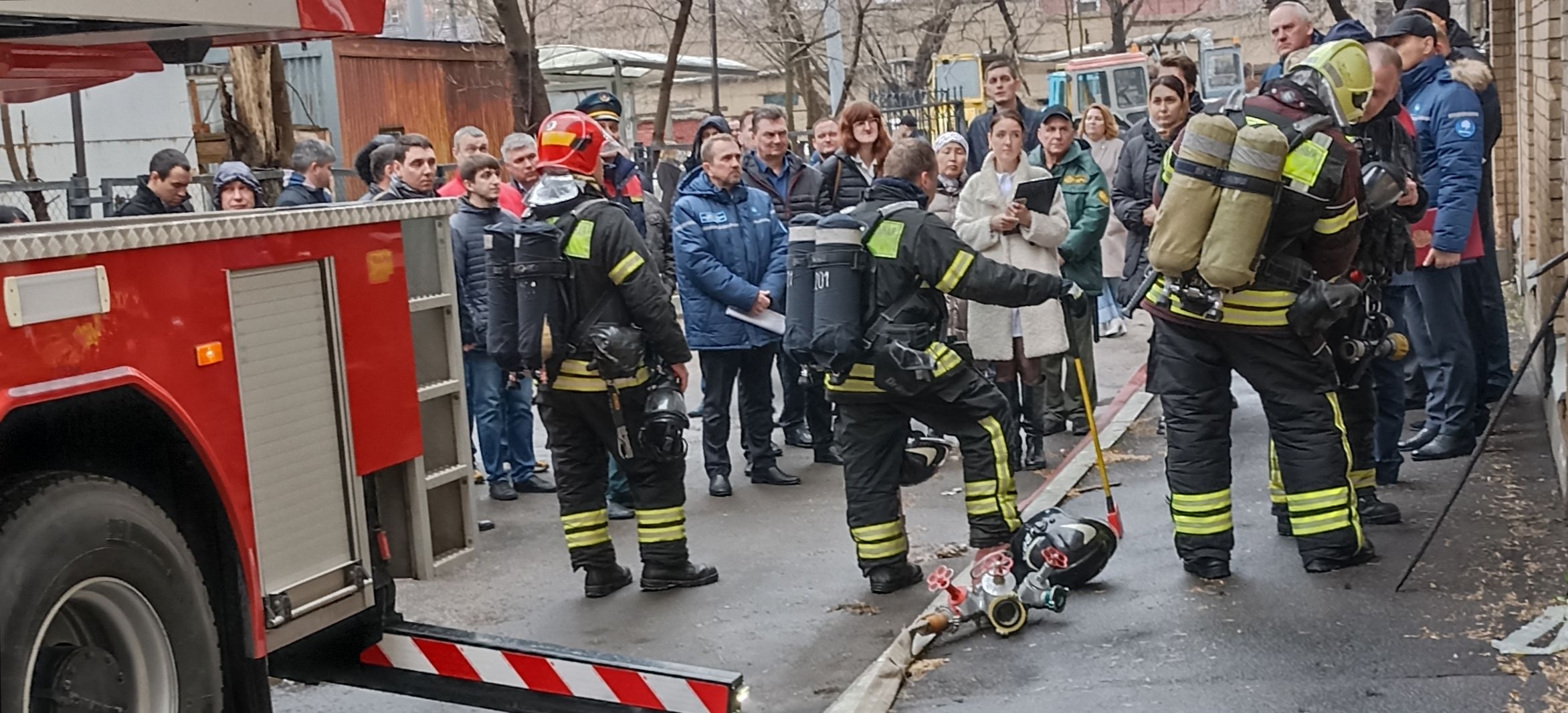 Московские пожарные провели тренировку в Лефортово Московские пожарные провели тренировку в Лефортово