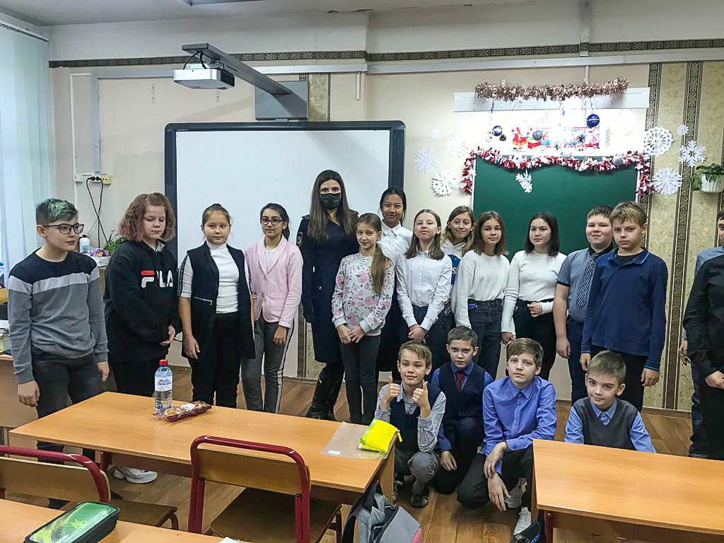 Сотрудники полиции проводят со школьниками ЮВАО занятия по правовому просвещению Сотрудники полиции проводят со школьниками ЮВАО занятия по правовому просвещению