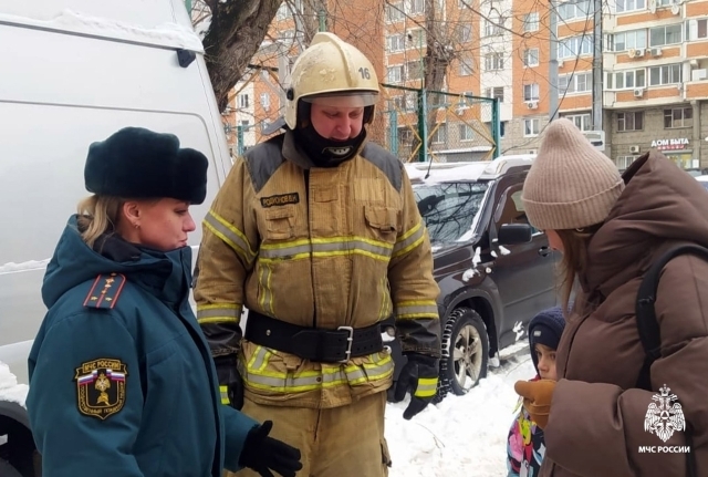 Инспектор и пожарный ЮВАО напомнили гражданам о пожарной безопасности Инспектор и пожарный ЮВАО напомнили гражданам о пожарной безопасности