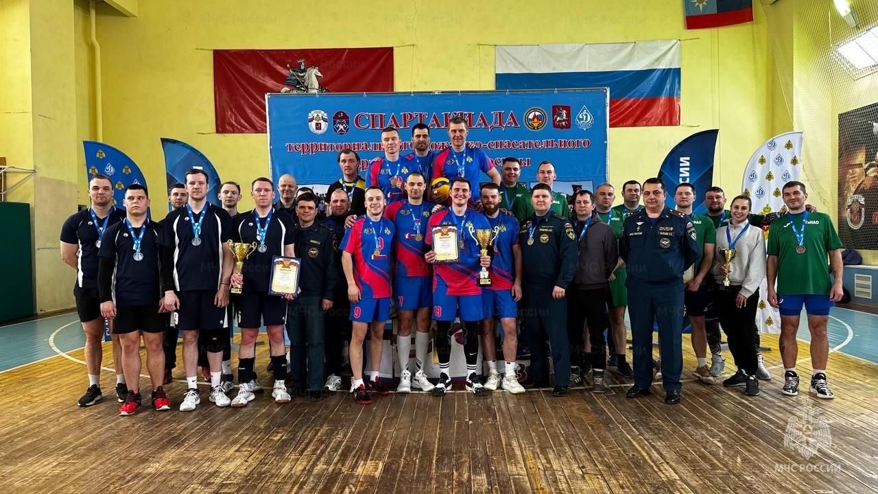 Определены победители соревнований по волейболу в московском пожарно-спасательном гарнизоне Определены победители соревнований по волейболу в московском пожарно-спасательном гарнизоне