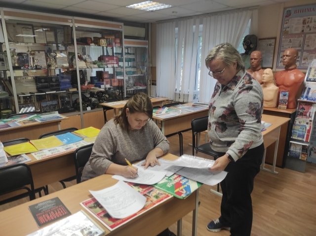 Выбираем лучший окружной учебно-консультационный пункт для обучения неработающего населения Выбираем лучший окружной учебно-консультационный пункт для обучения неработающего населения