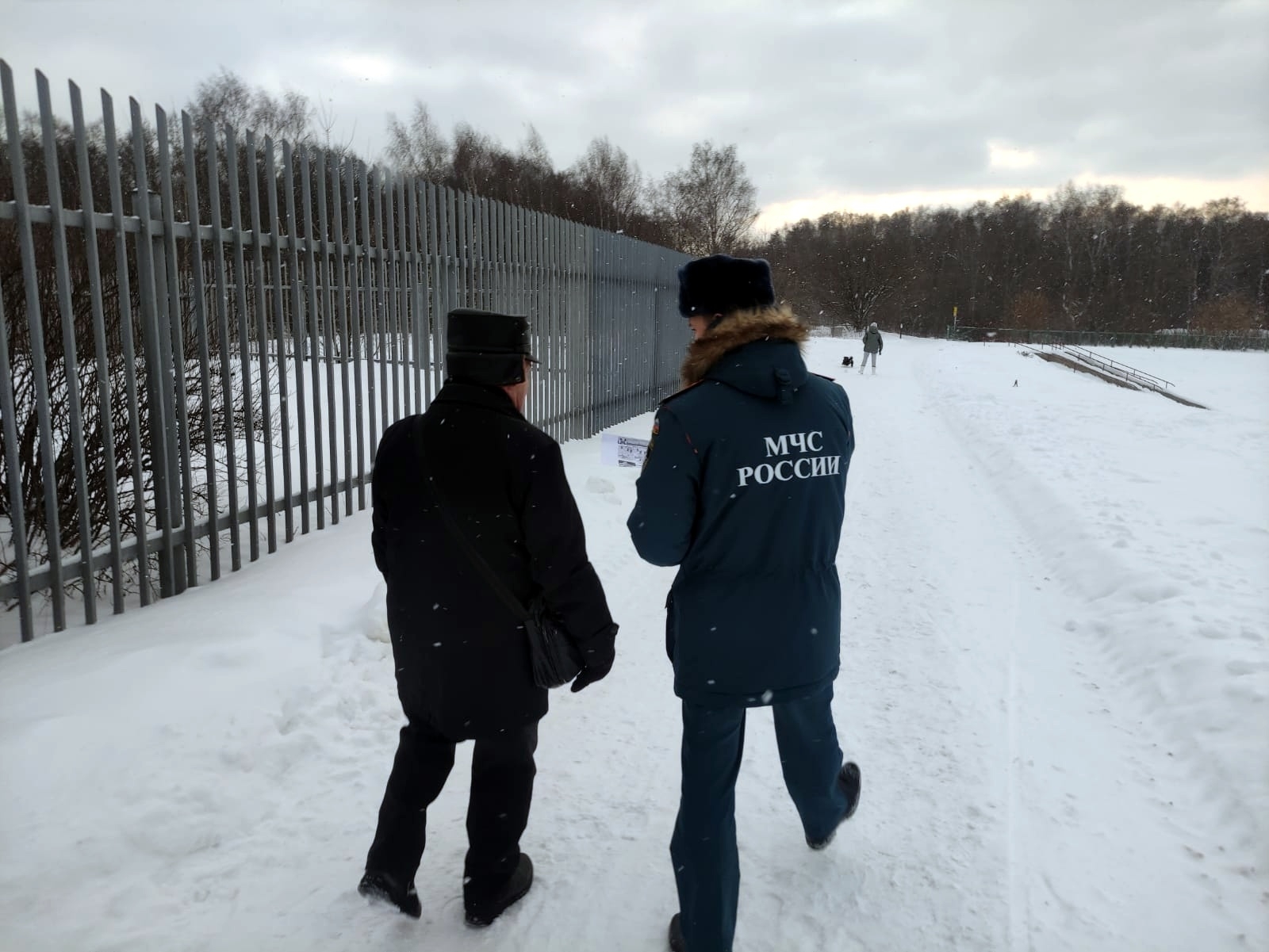 Каждый год десятки людей погибают под толщей льда.