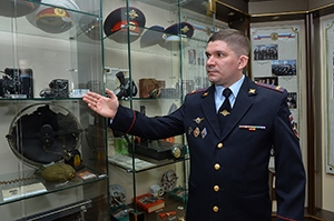ДОМА И СТЕНЫ ПОМОГАЮТ ДОМА И СТЕНЫ ПОМОГАЮТ