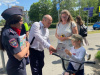Представитель Общественного совета при УВД по ЮВАО Геннадий Чумаченко совместно с сотрудниками ОГИБДД УВД провели мероприятие для детей